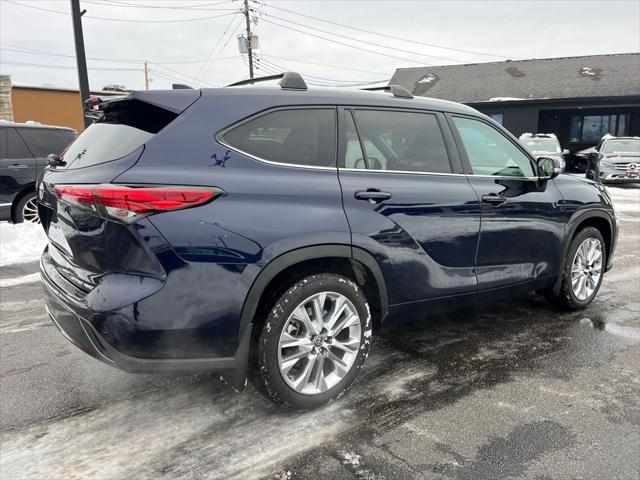 used 2022 Toyota Highlander car, priced at $35,995