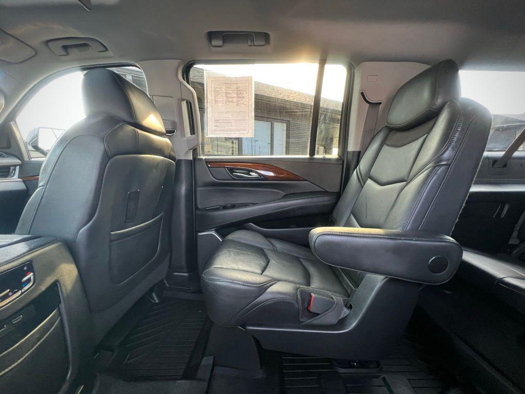 used 2020 Cadillac Escalade ESV car, priced at $36,500