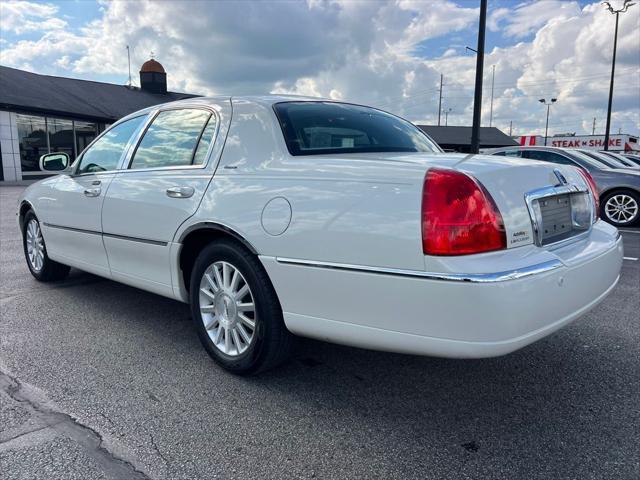 used 2004 Lincoln Town Car car, priced at $15,500