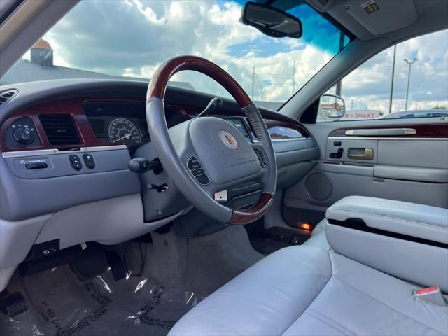 used 2004 Lincoln Town Car car, priced at $15,500