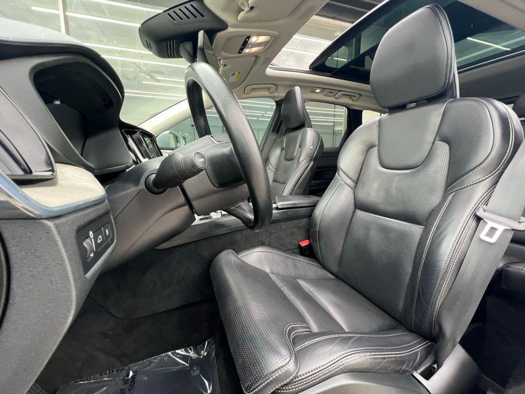 used 2022 Volvo XC60 Recharge Plug-In Hybrid car, priced at $34,900