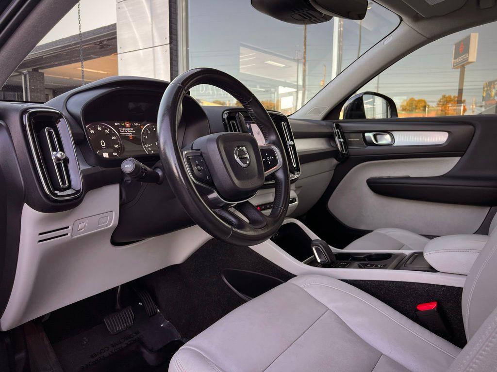 used 2019 Volvo XC40 car, priced at $17,700