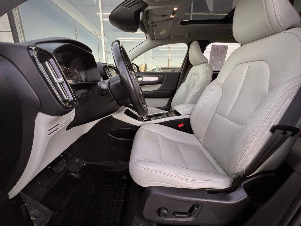 used 2019 Volvo XC40 car, priced at $17,700