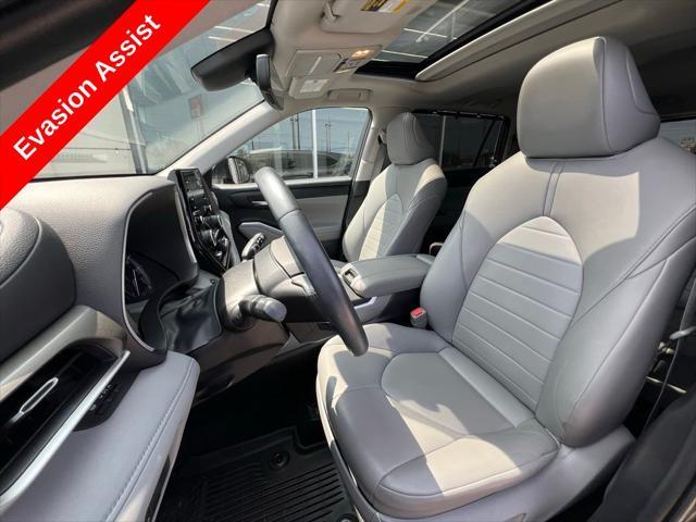 used 2021 Toyota Highlander car, priced at $32,995