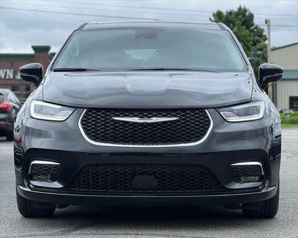 used 2022 Chrysler Pacifica Hybrid car, priced at $27,500