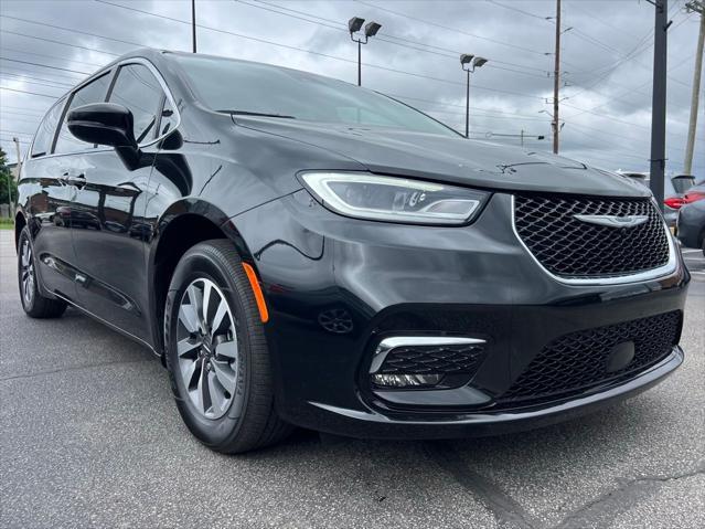 used 2022 Chrysler Pacifica Hybrid car, priced at $27,500