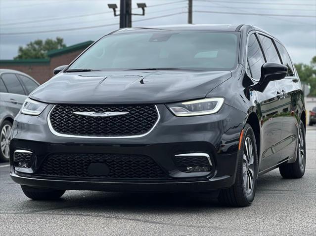 used 2022 Chrysler Pacifica Hybrid car, priced at $27,500