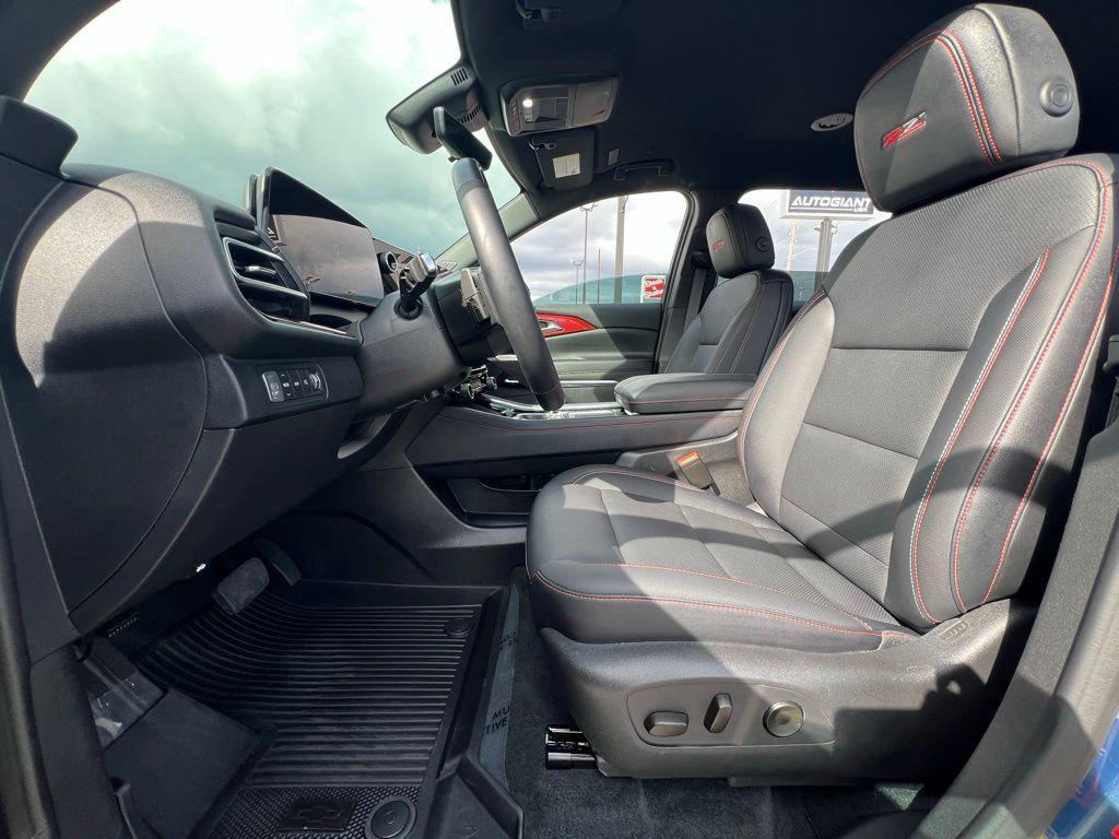 used 2025 Chevrolet Traverse car, priced at $48,500