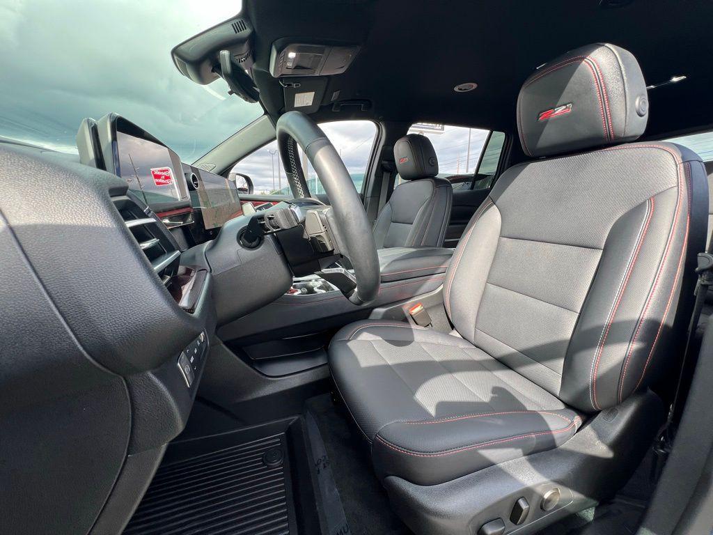 used 2025 Chevrolet Traverse car, priced at $48,500