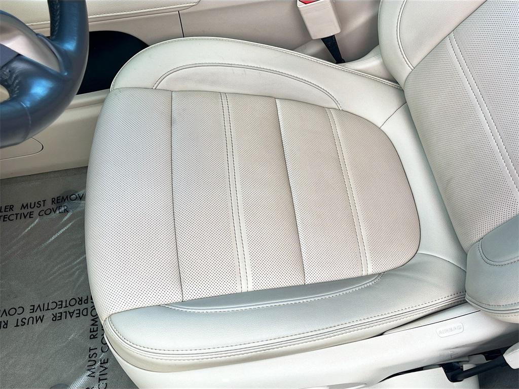 used 2022 GMC Acadia car, priced at $27,200