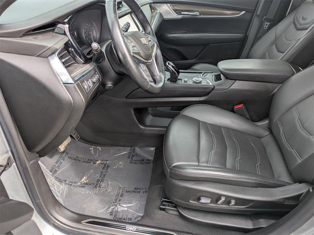 used 2024 Cadillac XT5 car, priced at $35,000