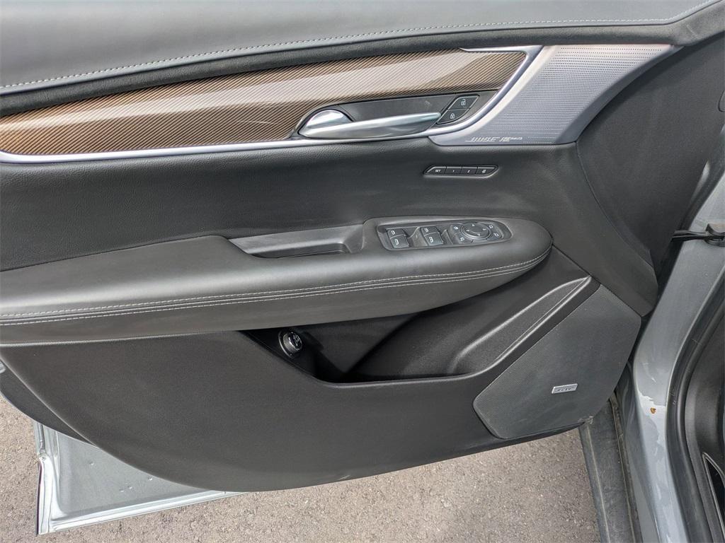 used 2024 Cadillac XT5 car, priced at $35,000