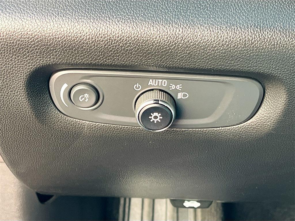 used 2023 Chevrolet Traverse car, priced at $31,900