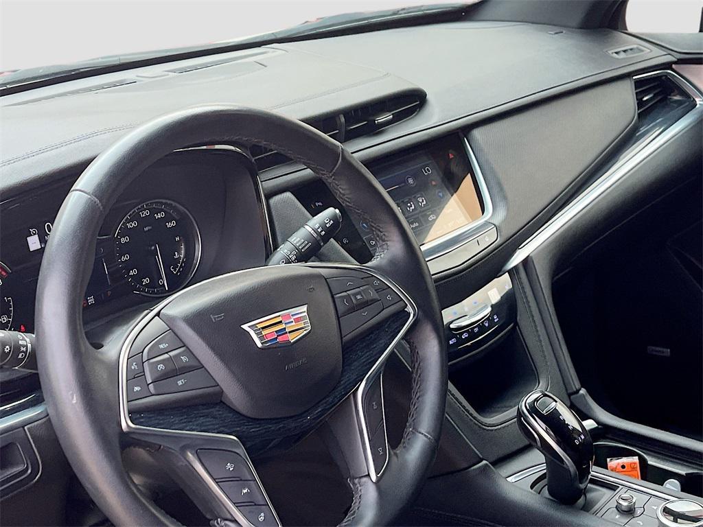 used 2024 Cadillac XT5 car, priced at $38,000