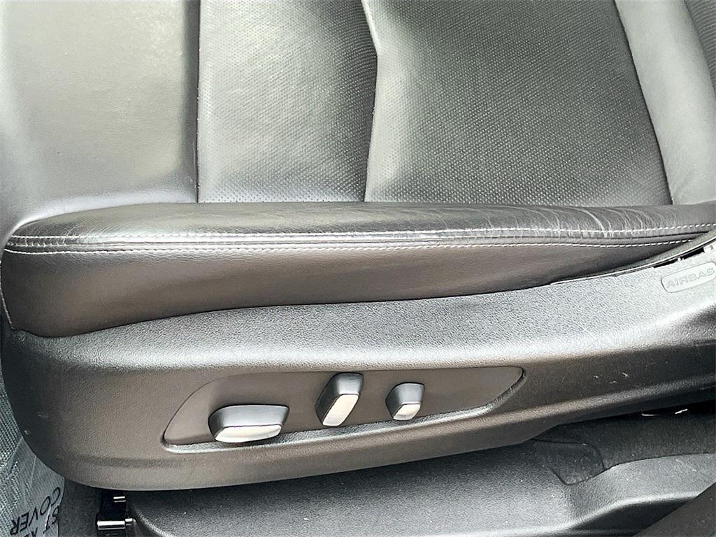 used 2024 Cadillac XT5 car, priced at $38,000