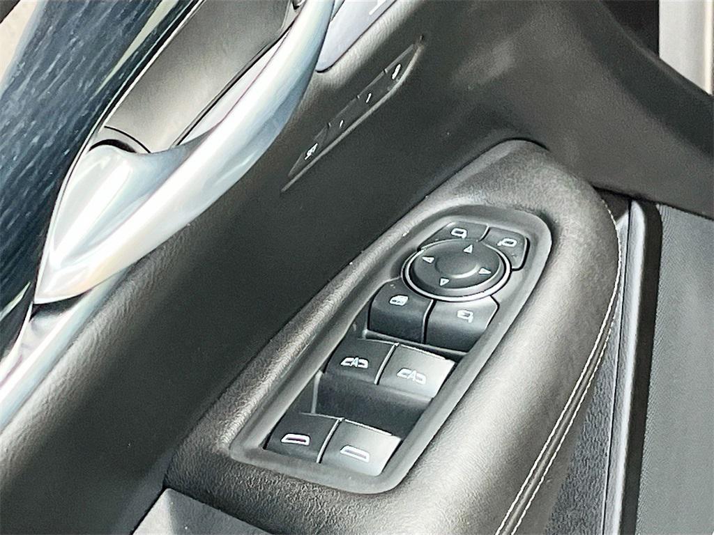 used 2024 Cadillac XT5 car, priced at $38,000