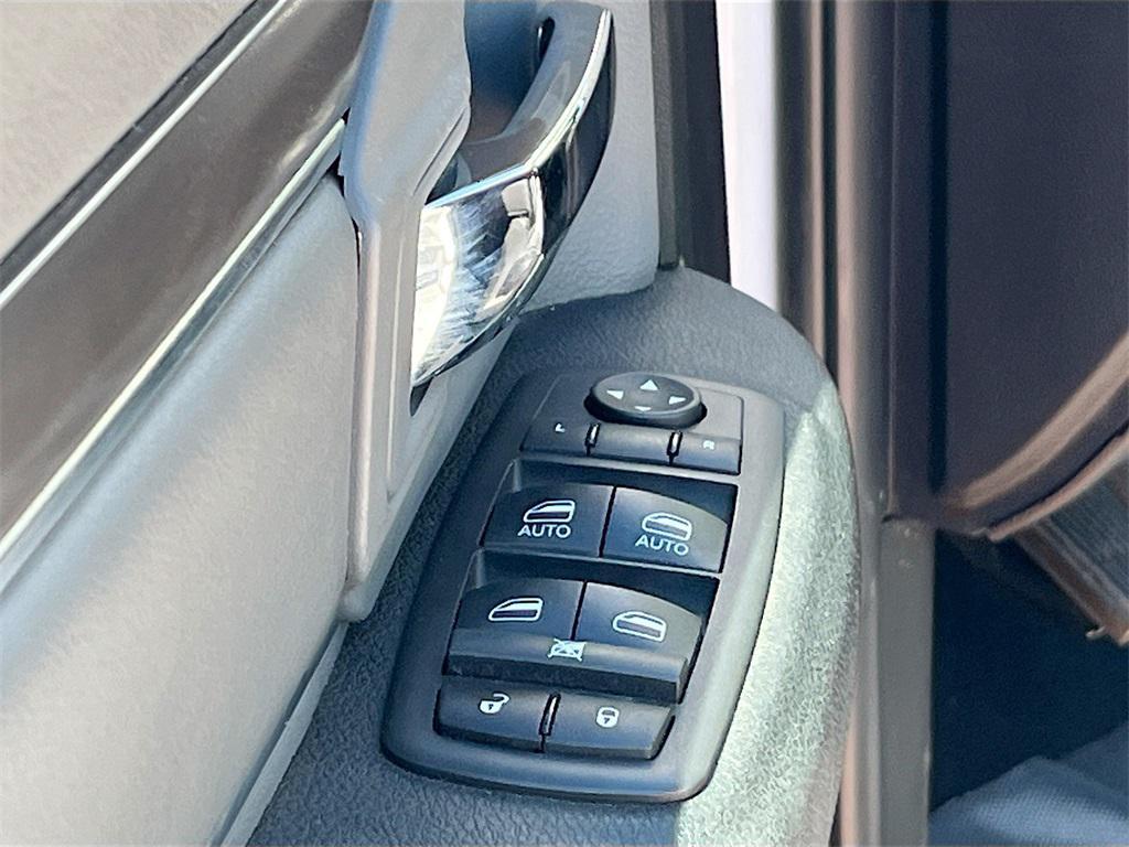 used 2021 Ram 1500 Classic car, priced at $24,000