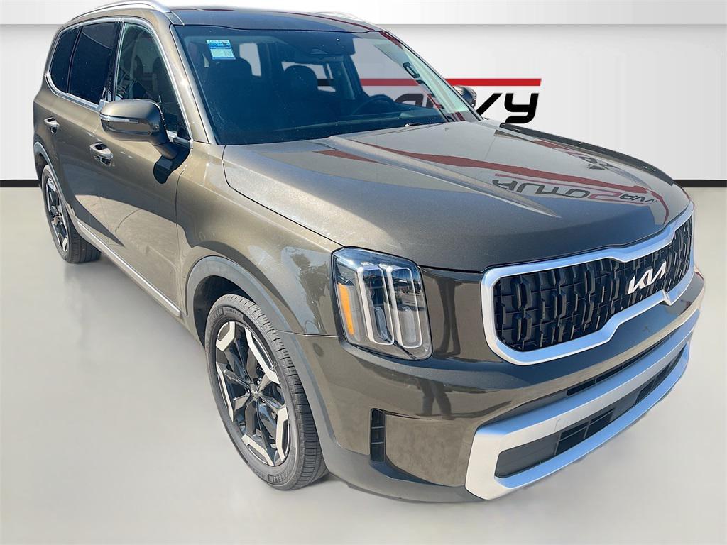used 2024 Kia Telluride car, priced at $33,400