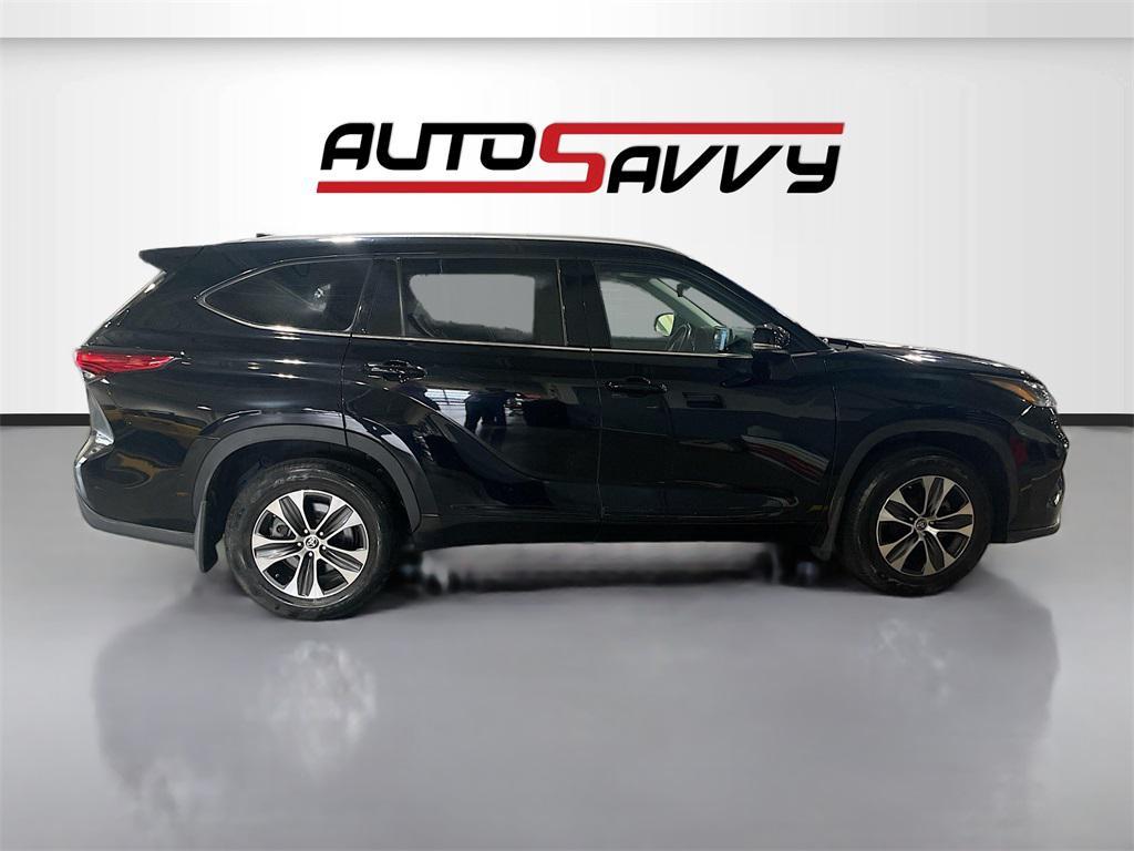 used 2022 Toyota Highlander car, priced at $32,600