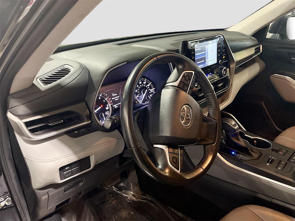 used 2022 Toyota Highlander car, priced at $32,600