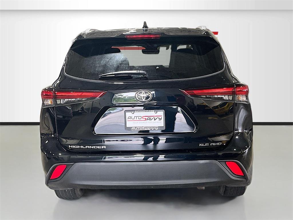 used 2022 Toyota Highlander car, priced at $32,600