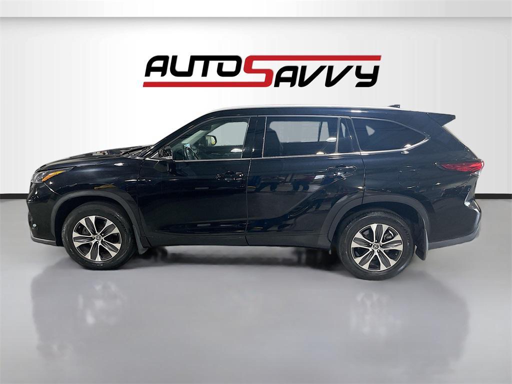 used 2022 Toyota Highlander car, priced at $32,600