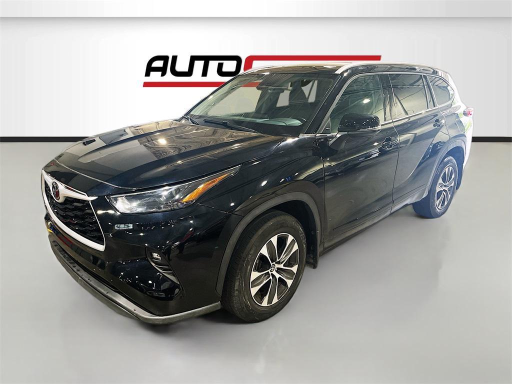 used 2022 Toyota Highlander car, priced at $32,600