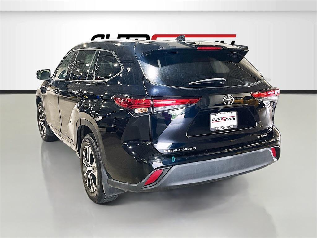 used 2022 Toyota Highlander car, priced at $32,600