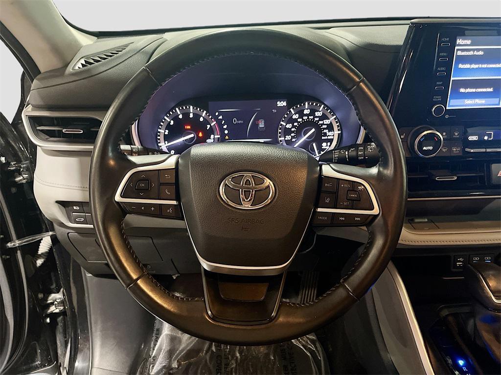 used 2022 Toyota Highlander car, priced at $32,600