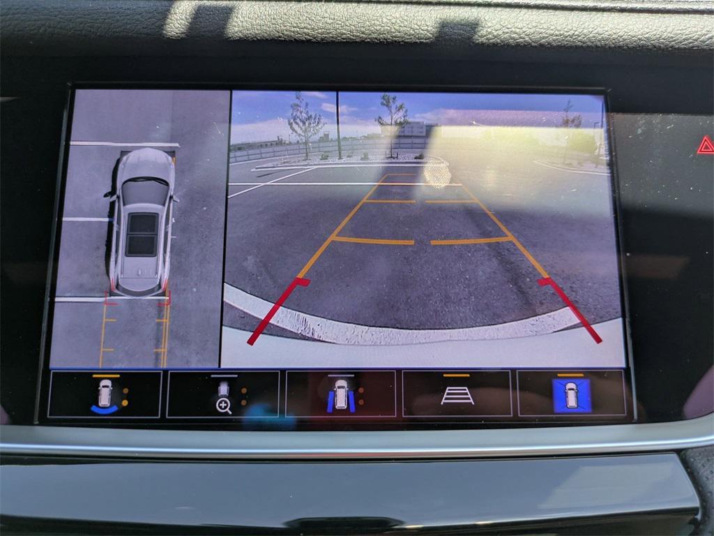 used 2022 Cadillac XT5 car, priced at $31,000