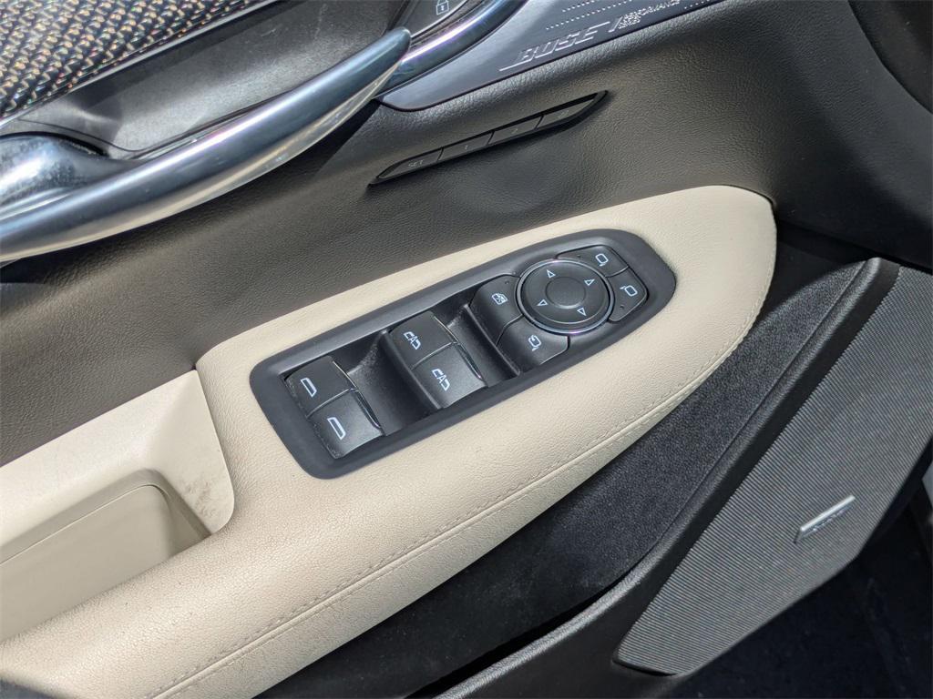 used 2022 Cadillac XT5 car, priced at $31,000