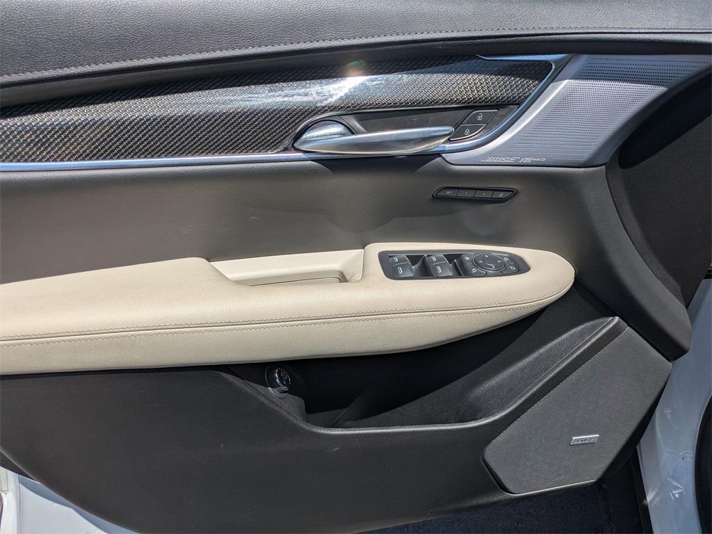 used 2022 Cadillac XT5 car, priced at $31,000