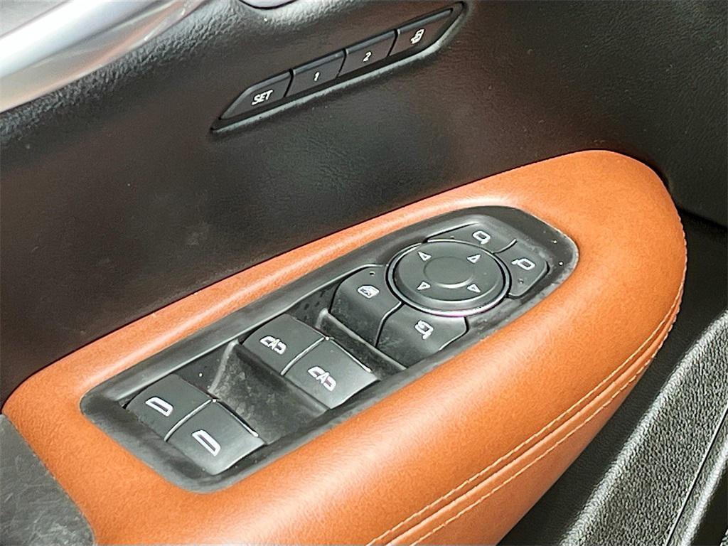 used 2023 Cadillac XT5 car, priced at $33,200