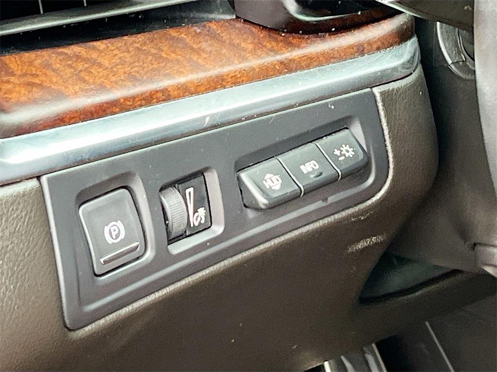 used 2023 Cadillac XT5 car, priced at $33,200