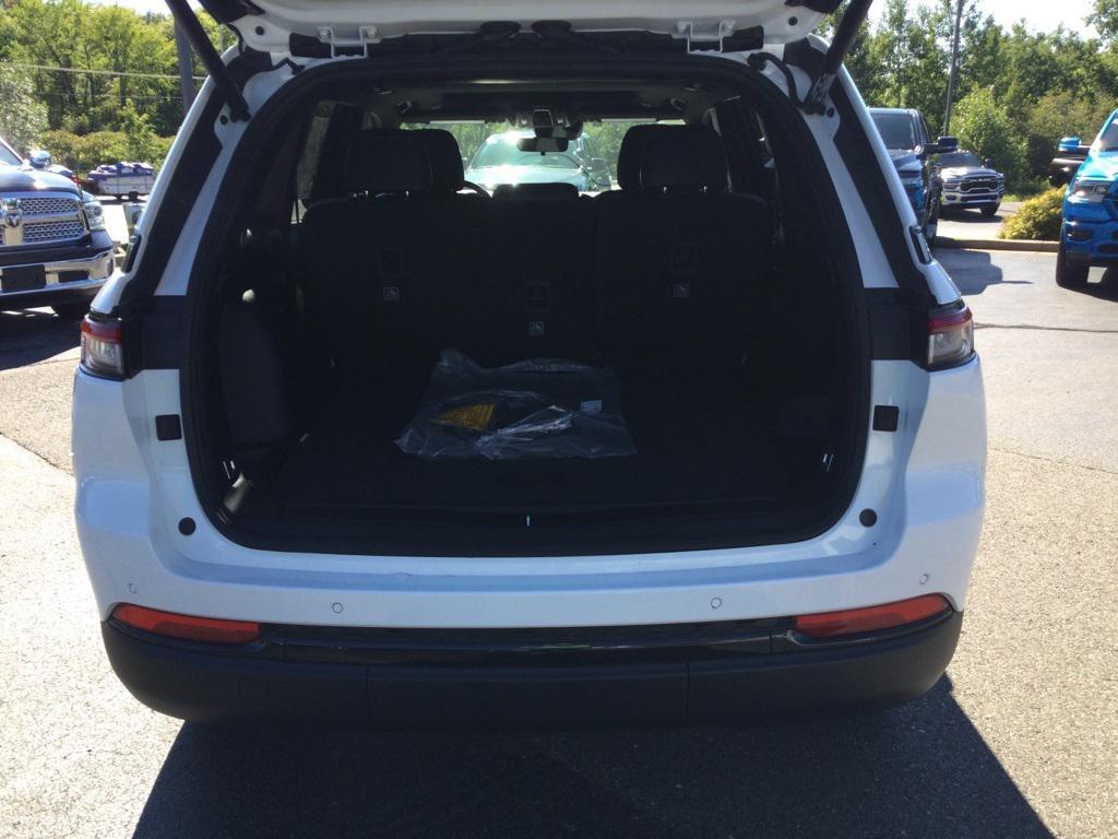 new 2025 Jeep Grand Cherokee car, priced at $43,385