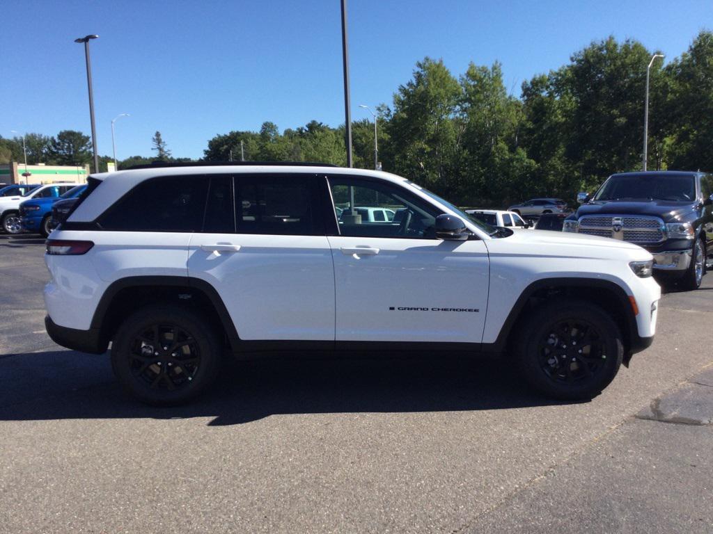 new 2025 Jeep Grand Cherokee car, priced at $43,385