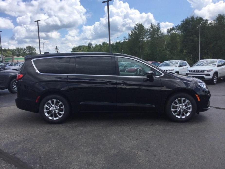 new 2024 Chrysler Pacifica car, priced at $42,250