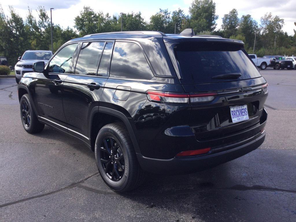 new 2025 Jeep Grand Cherokee car, priced at $44,975