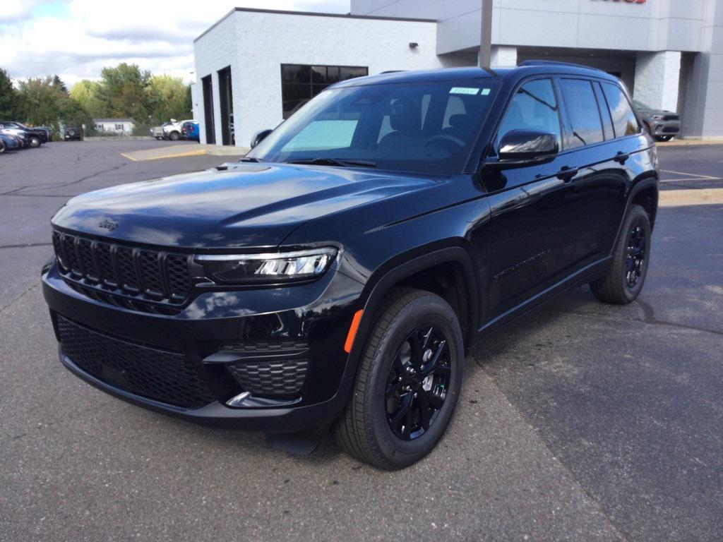 new 2025 Jeep Grand Cherokee car, priced at $44,975