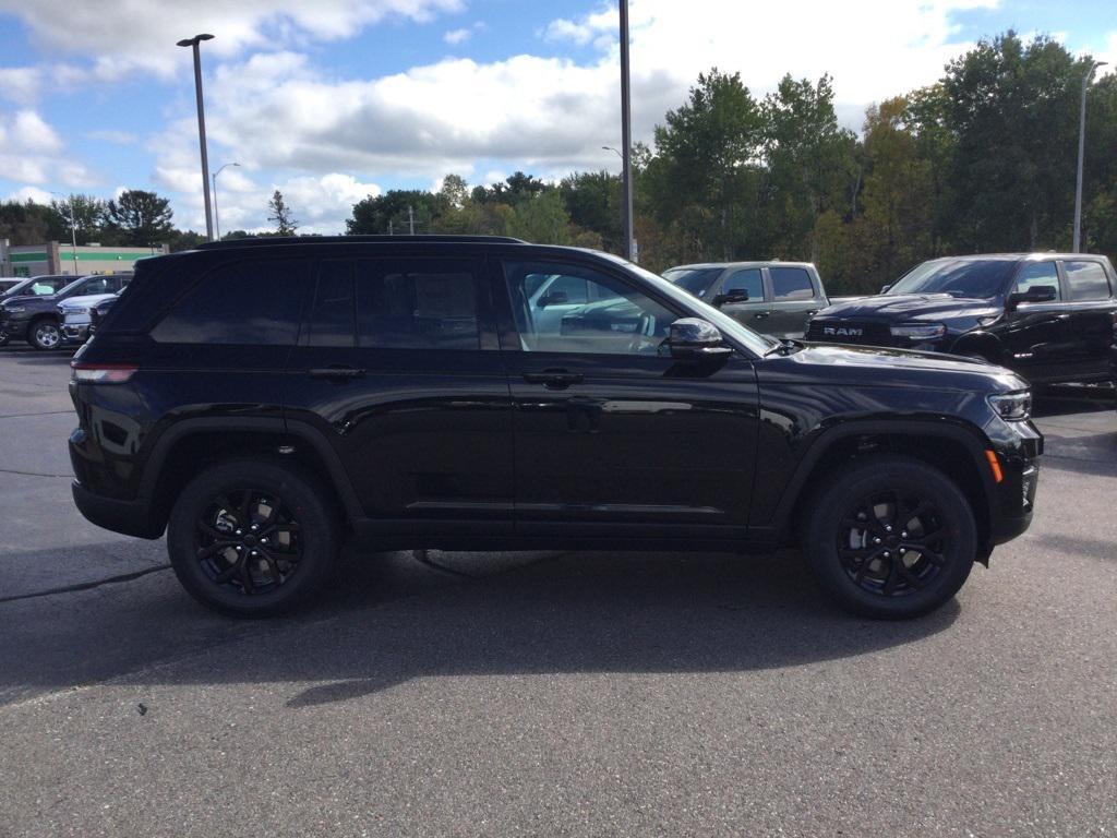new 2025 Jeep Grand Cherokee car, priced at $44,975