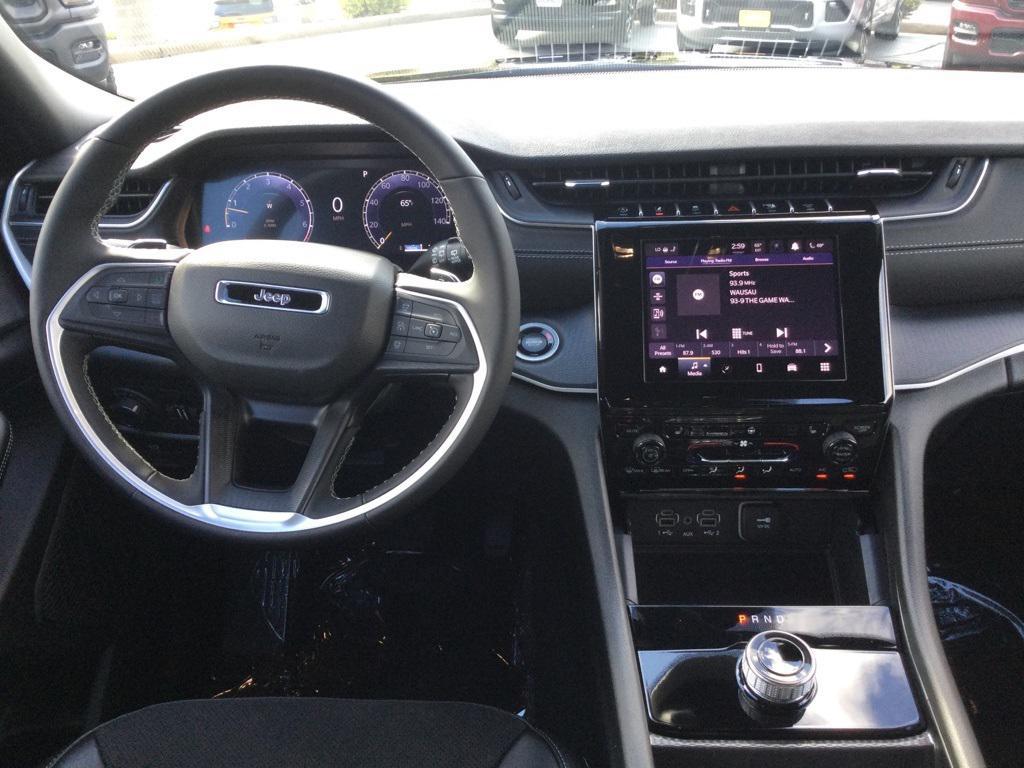 new 2025 Jeep Grand Cherokee car, priced at $44,975