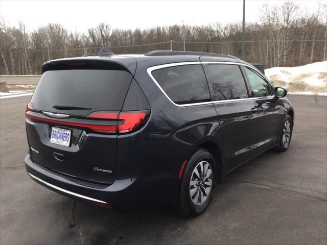 used 2021 Chrysler Pacifica Hybrid car, priced at $27,690