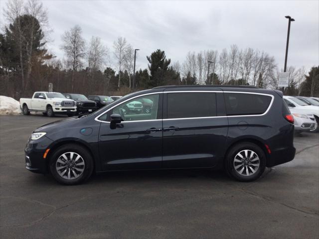 used 2021 Chrysler Pacifica Hybrid car, priced at $27,690