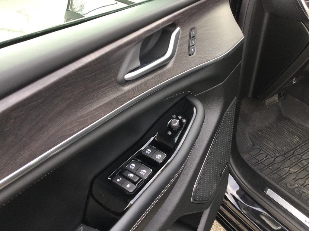 used 2023 Jeep Grand Cherokee car, priced at $40,590