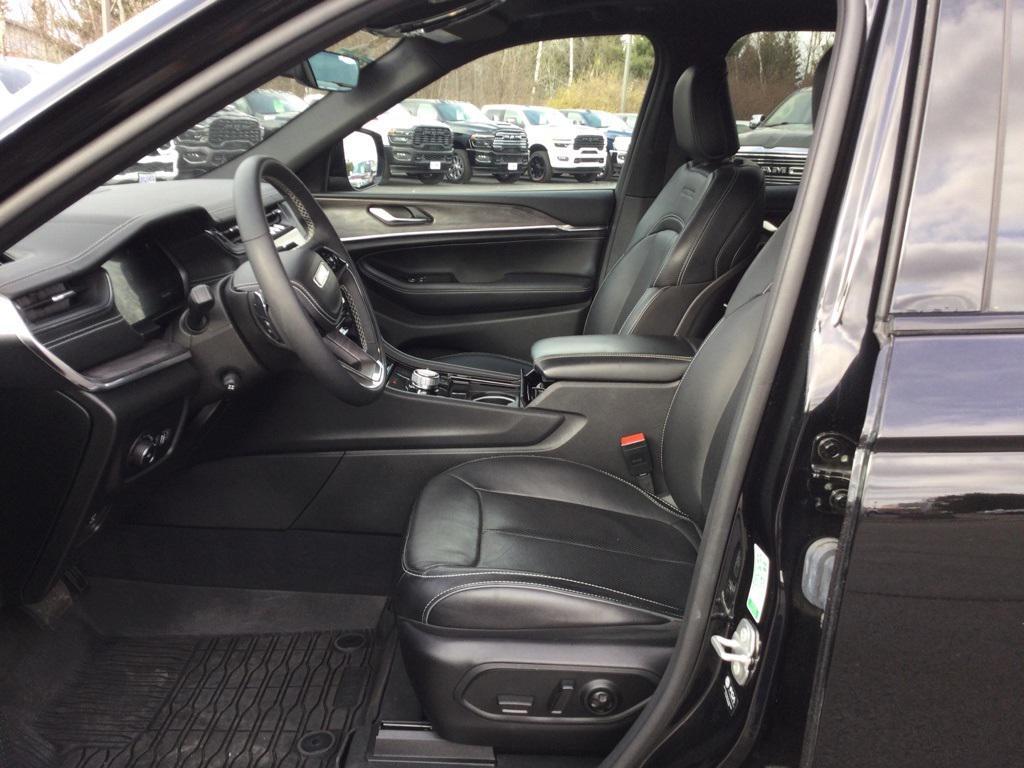 used 2023 Jeep Grand Cherokee car, priced at $40,590