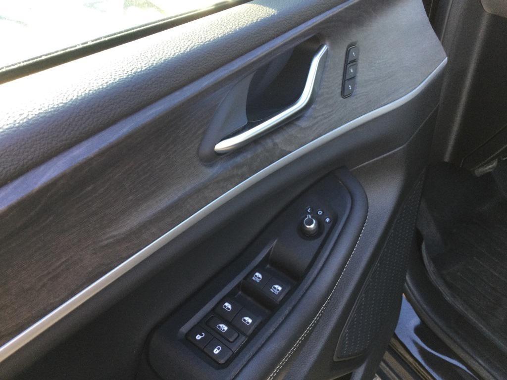 used 2023 Jeep Grand Cherokee car, priced at $28,590