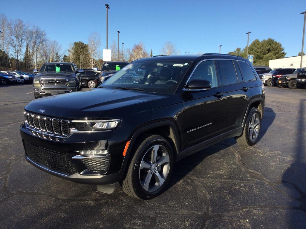 used 2023 Jeep Grand Cherokee car, priced at $28,590