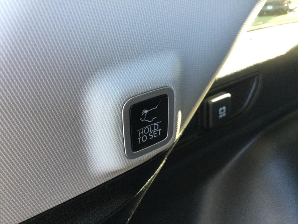 used 2023 Jeep Grand Cherokee car, priced at $28,590