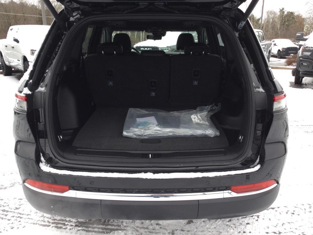 new 2025 Jeep Grand Cherokee car, priced at $51,180