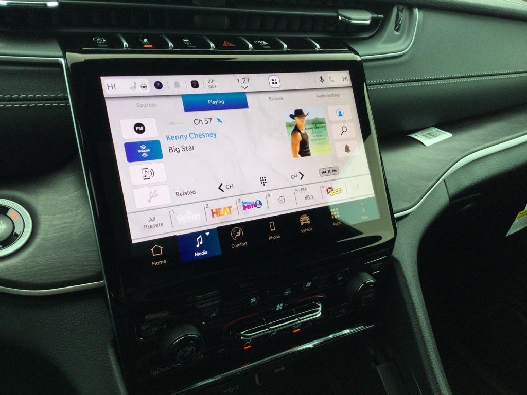 new 2025 Jeep Grand Cherokee car, priced at $51,180